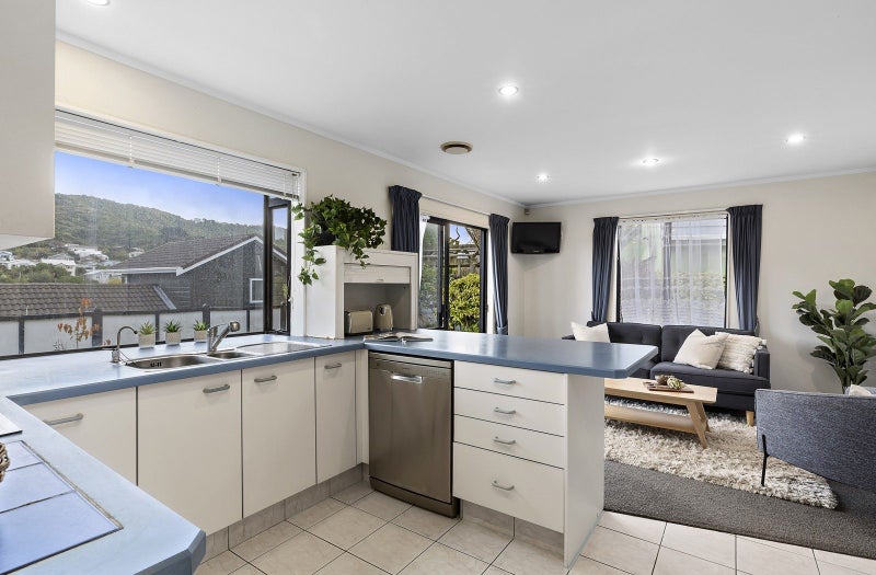 2 Erskine Close, Island Bay, Wellington - Carousel 2