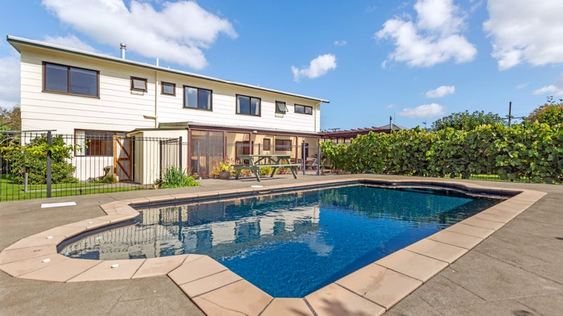 11 Oak Street, Mangapapa, Gisborne - Carousel 1