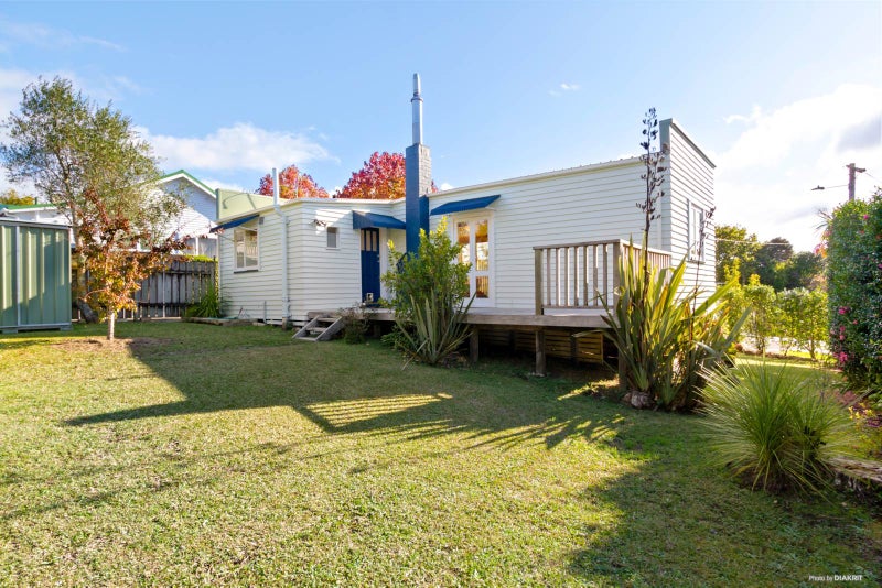 17 Pine Street, New Lynn, Auckland - Carousel 2