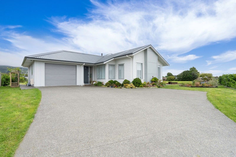 6 Albizia Grove, Waikanae, Waikanae - Carousel 1