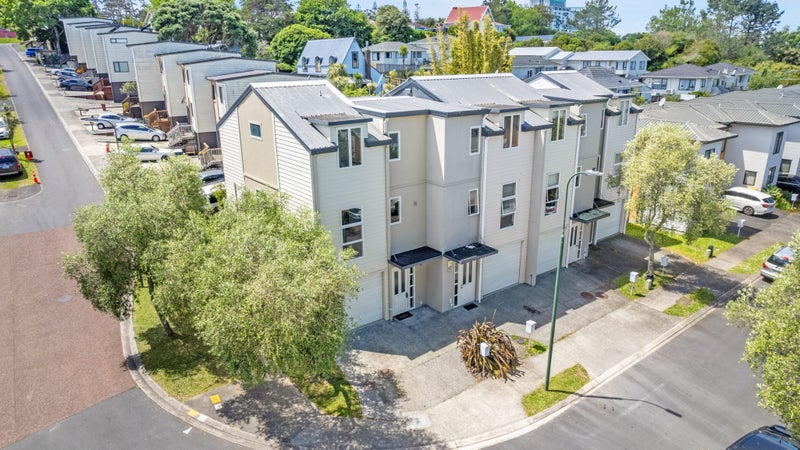 2 Verdale Circle, Glen Eden, Auckland - Carousel 1