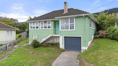 26 Turkington Street, Tawa, Wellington - Carousel 1
