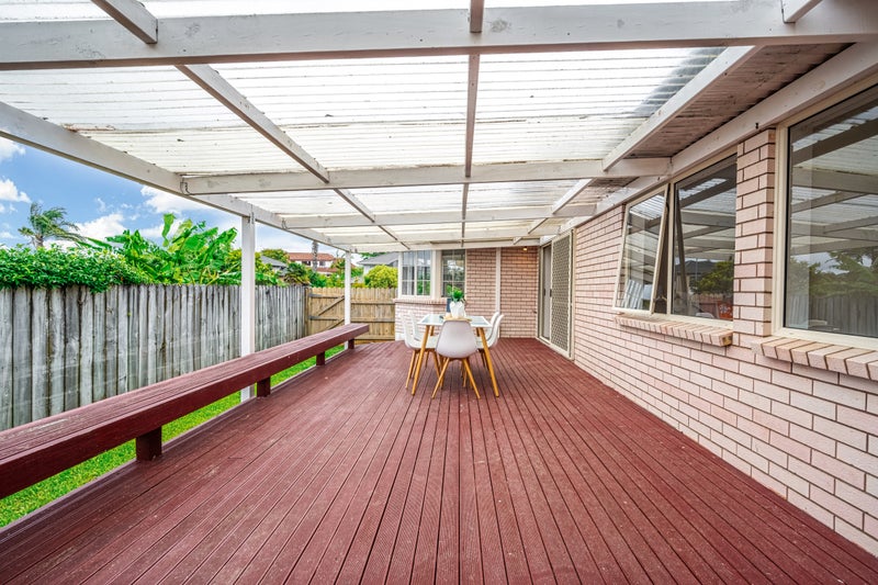 8 Artesia Close, Shamrock Park, Auckland - Carousel 35