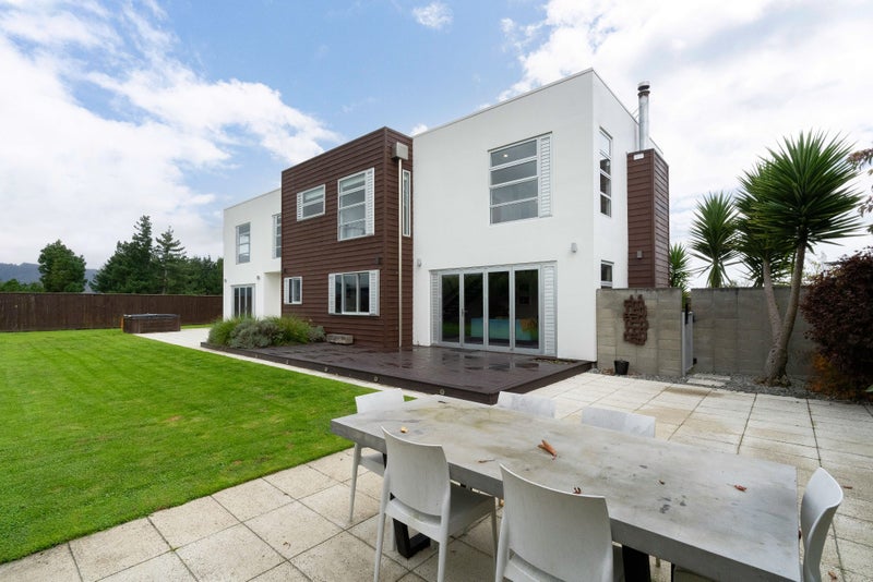 24 Okarito Avenue, Levin, Levin - Carousel 1