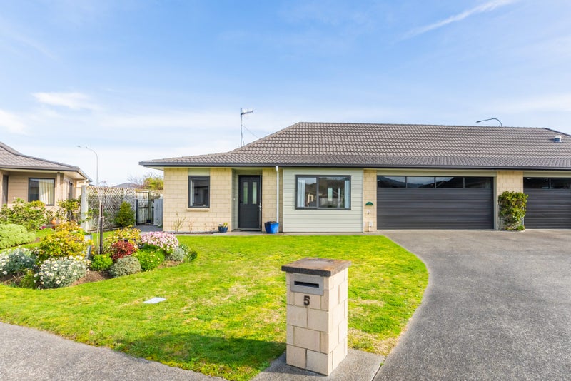 5/3 Georgia Grove, Paraparaumu, Paraparaumu - Carousel 1