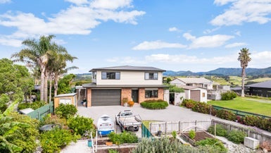 15 Cullen Street, Mangawhai Heads, Mangawhai - Carousel 1
