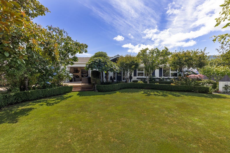 5 Matipo Street, Waikanae - Carousel 1