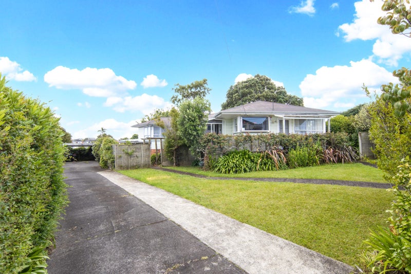 24 Tania Place, Blockhouse Bay, Auckland - Carousel 1