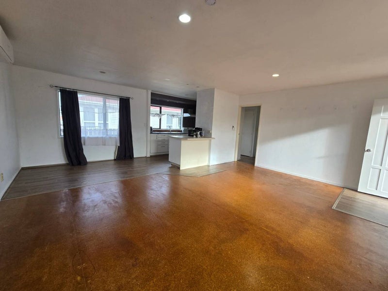 52 Kelwyn Road, Kelston, Auckland - Carousel 2
