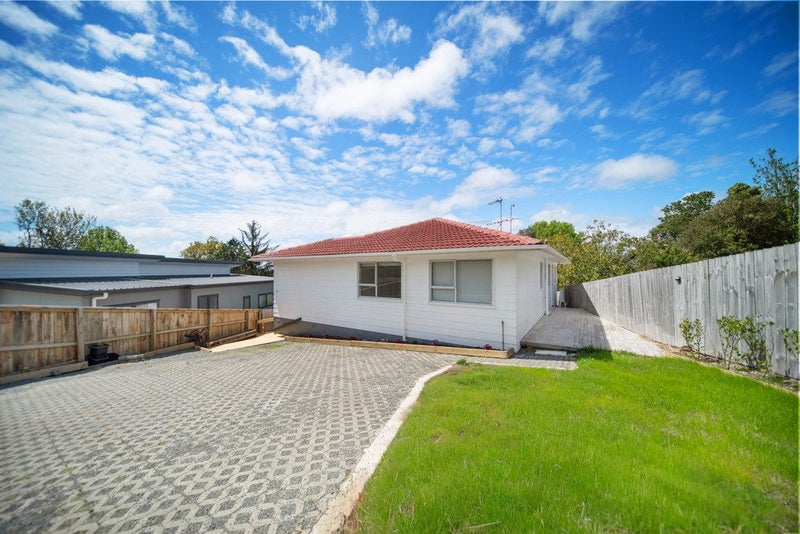 6C Zingaro Place, Massey, Auckland - Carousel 1
