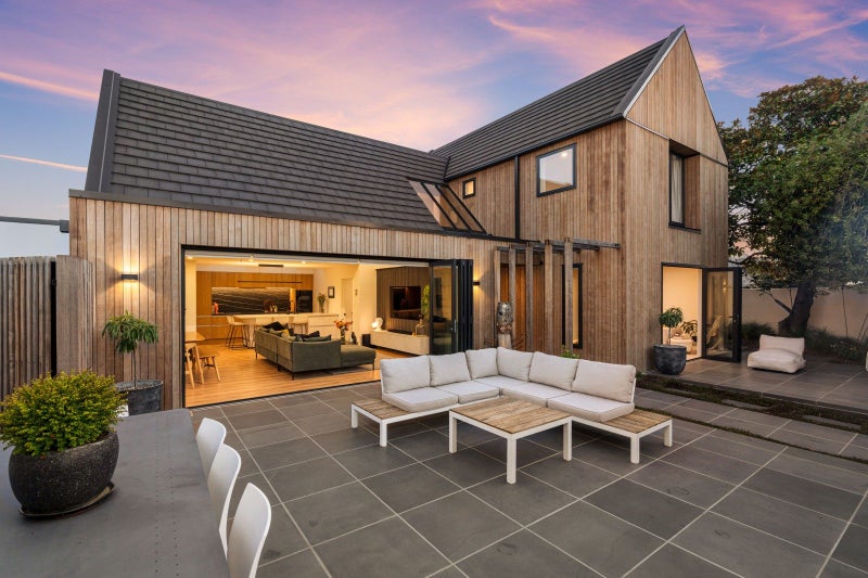 2 Wairarapa Terrace, Fendalton, Christchurch City, Canterbury - Carousel 1