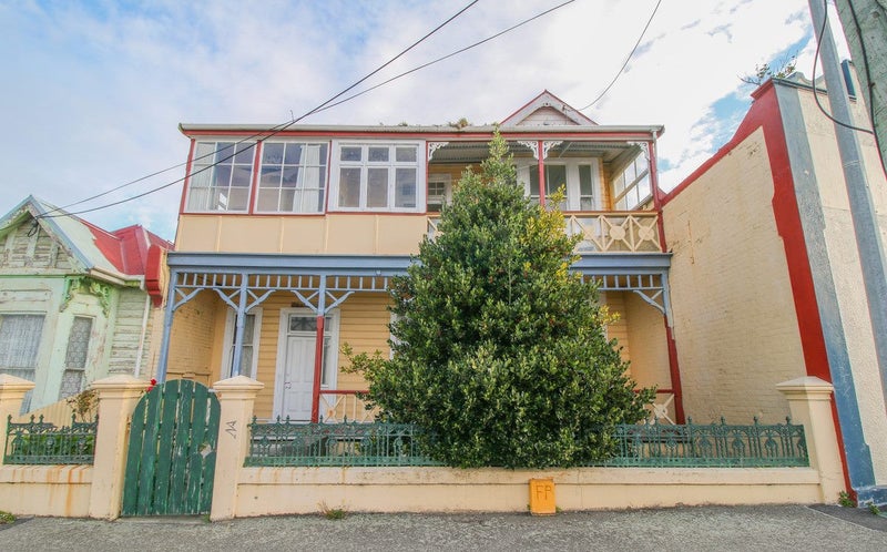 12 Gore Street, Bluff - Carousel 23