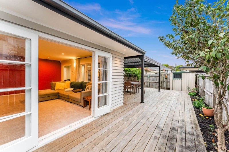 11 Waddell Avenue, Point England, Auckland - Carousel 19