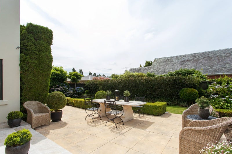 9 Buxton Terrace, Saint Martins, Christchurch - Carousel 2