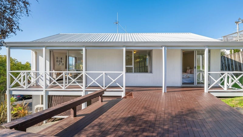 2/26 Barbados Drive, Unsworth Heights, Auckland - Carousel 1