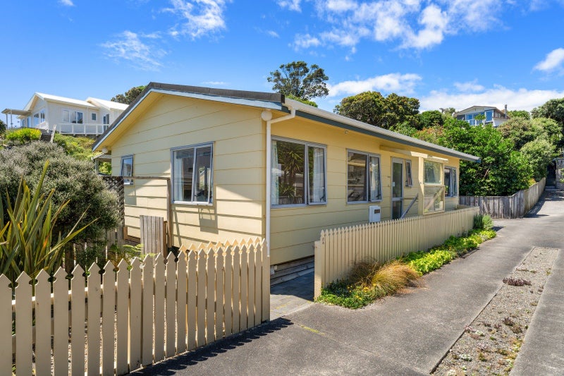 37A The Esplanade, Raumati South, Paraparaumu - Carousel 1