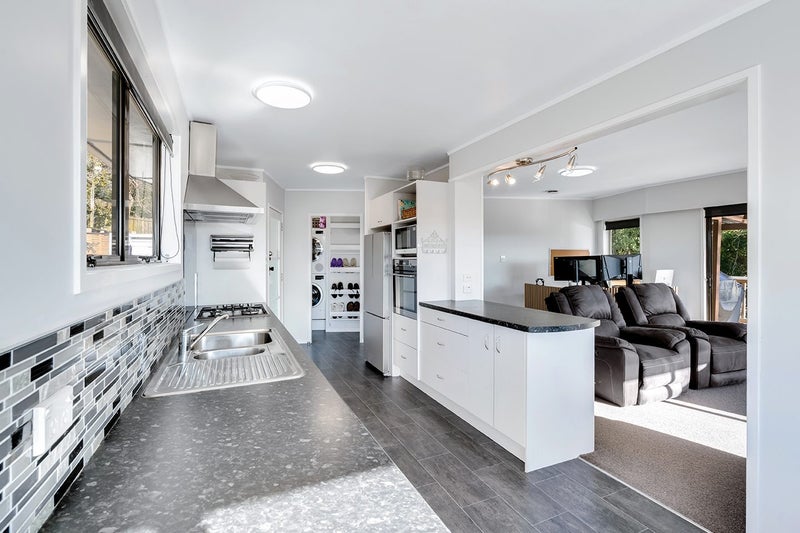 15 Amanda Avenue, Dinsdale, Hamilton - Carousel 2