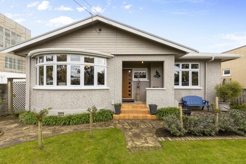 25 McLean Street, Strandon, New Plymouth - Carousel 1