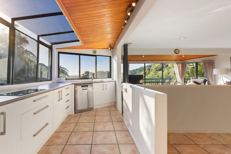 1156 Scenic Drive North, Swanson, Auckland - Carousel 2