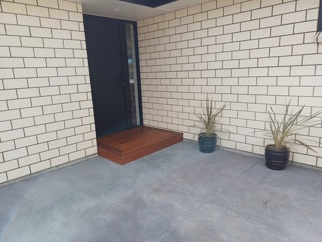 2B Sandel Rise, Merrilands, New Plymouth - Carousel 17