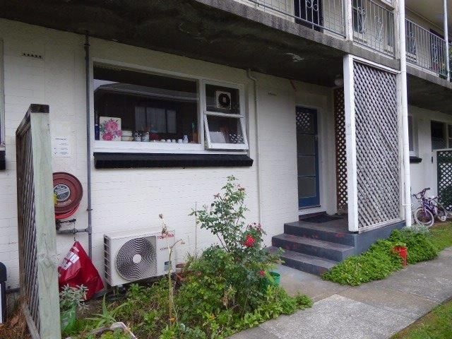 2/94 PHARAZYN ST, ALICETOWN, LOWER HUTT - Carousel 1