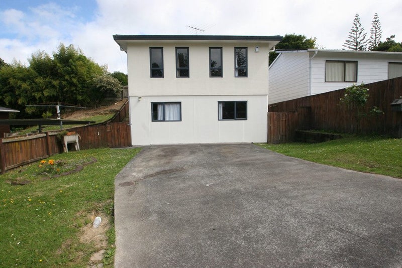 8A Garner Place, Glenfield, Auckland - Carousel 2