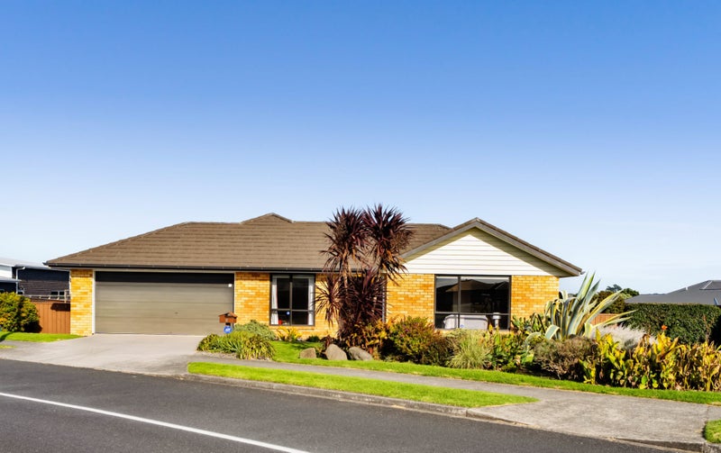 8 Jules Crescent, Bell Block, New Plymouth - Carousel 1