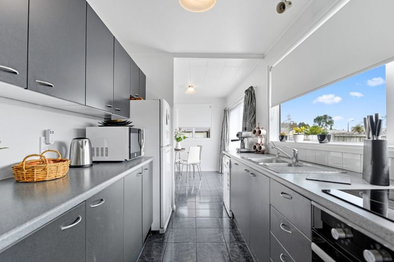 6 Lugton Street, Nawton, Hamilton - Carousel 2