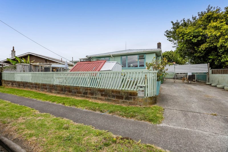 85 Collins Street, Hawera - Carousel 25