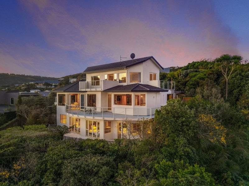 4 Green Park Lane, Korokoro, Lower Hutt - Carousel 2