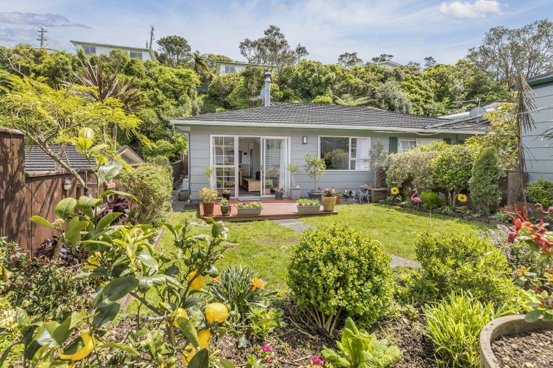 1/40 Salford Street, Newlands, Wellington - Carousel 1