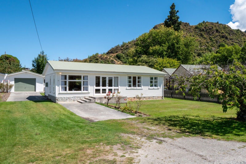 14 Caernarvon Street, Arrowtown, Arrowtown - Carousel 1