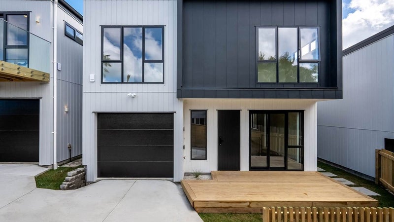 129 Arran Road, Browns Bay, Auckland - Carousel 1