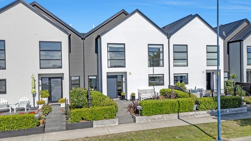 27D Lakeside Drive, Pegasus, Pegasus - Carousel 1