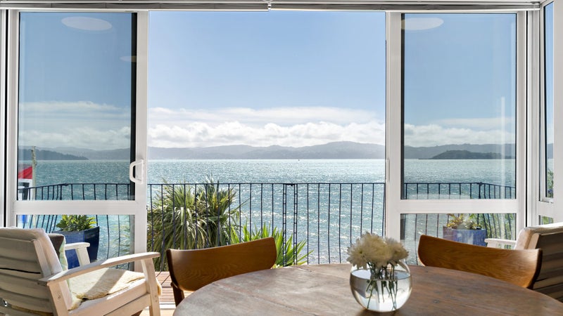 709 Marine Drive, Eastbourne, Lower Hutt - Carousel 1