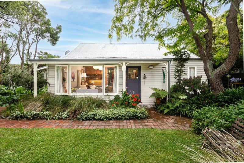 16 Laing Crescent, Heathcote Valley, Christchurch - Carousel 1