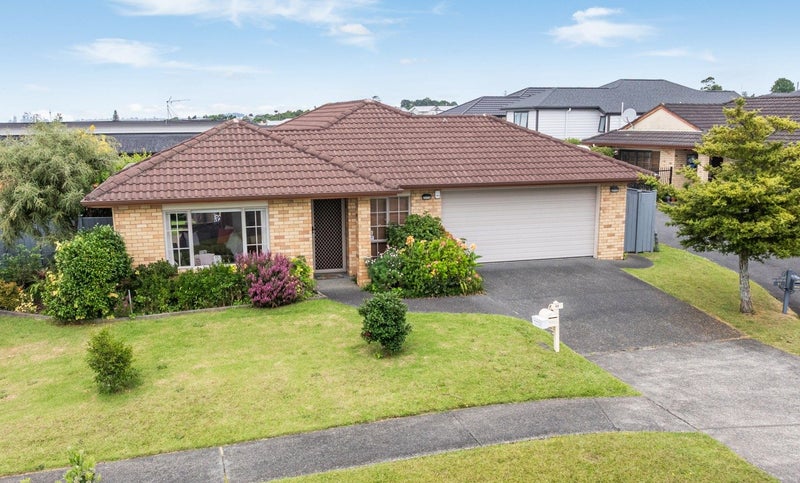 33 Richfield Crescent, Westgate, Auckland - Carousel 1