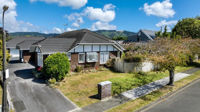 4A Comeskey Grove, Elderslea, Upper Hutt - Carousel 1