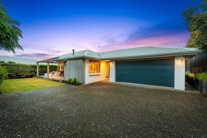 2/2 Rahopara Street, Castor Bay, Auckland - Carousel 1