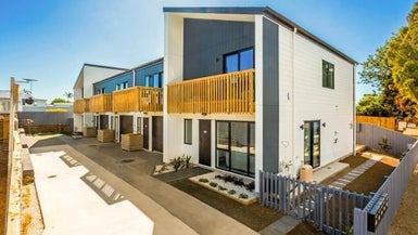 13A Normandy Place, Henderson, Auckland - Carousel 1