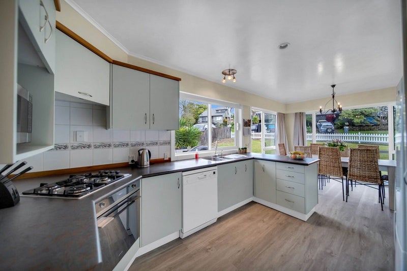 6 Snowden Place, Opaheke, Papakura - Carousel 2