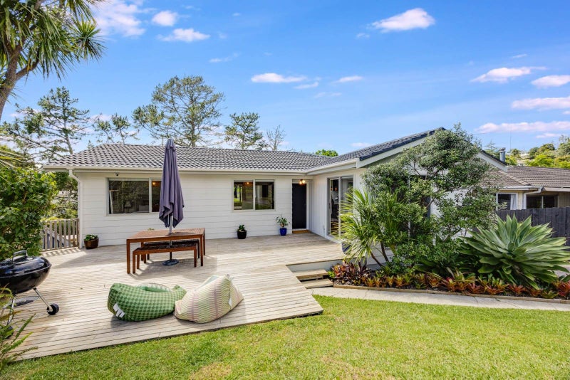 11 Airey Place, Torbay, Auckland - Carousel 1