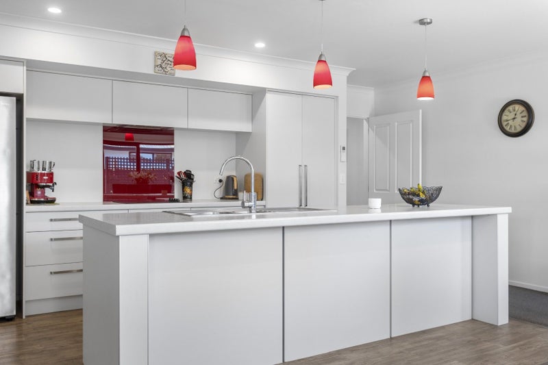 25 Wineberry Avenue, Amberley, Amberley - Carousel 2