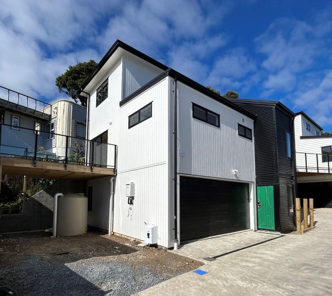 6B Grays Road, Plimmerton, Porirua - Carousel 1