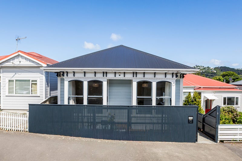 32 Hiropi Street, Newtown, Wellington - Carousel 1