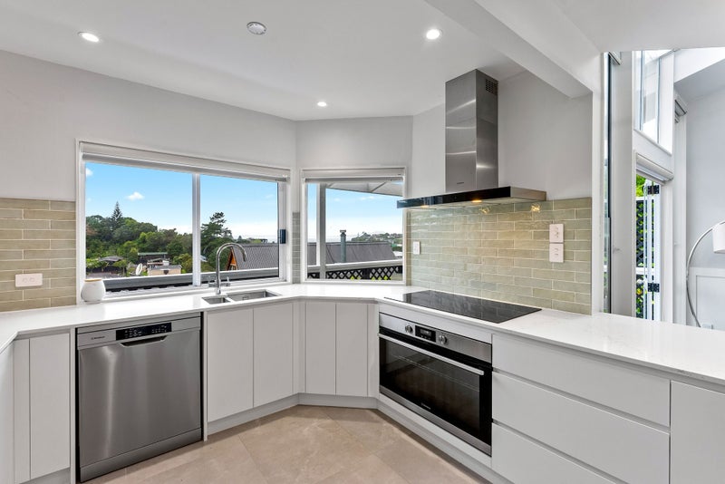 1/57A Woodlands Crescent, Browns Bay, Auckland - Carousel 2