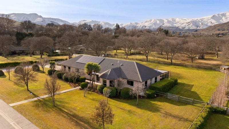 4 Crawford Place, Lake Hayes, Queenstown - Carousel 1