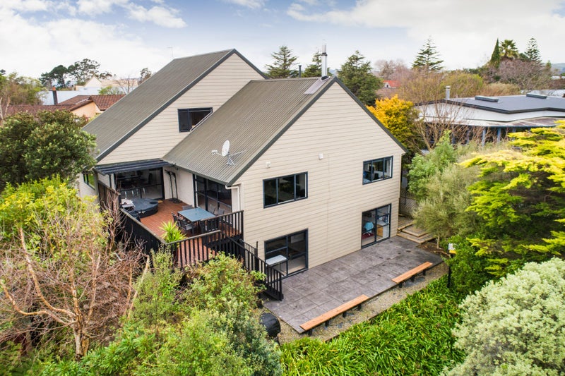 7 Hillgrove Place, Fitzherbert, Palmerston North - Carousel 1