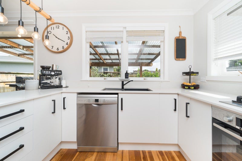 16 Marsden Place, Awapuni, Palmerston North - Carousel 2