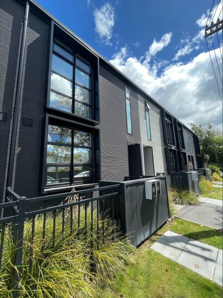 3/27 Gracefield Avenue, Christchurch Central, Christchurch - Carousel 1